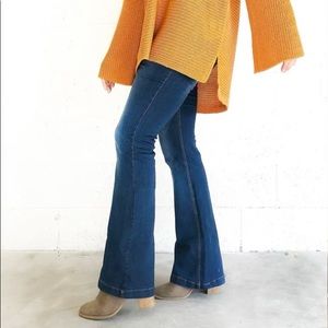 Stretch flare jeggings.